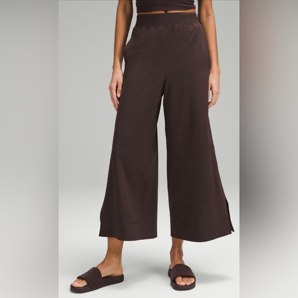 Lululemon Stretch Woven High Rise Wide Leg Cropped Pants Espresso Brown Sz XL! - Picture 1 of 8
